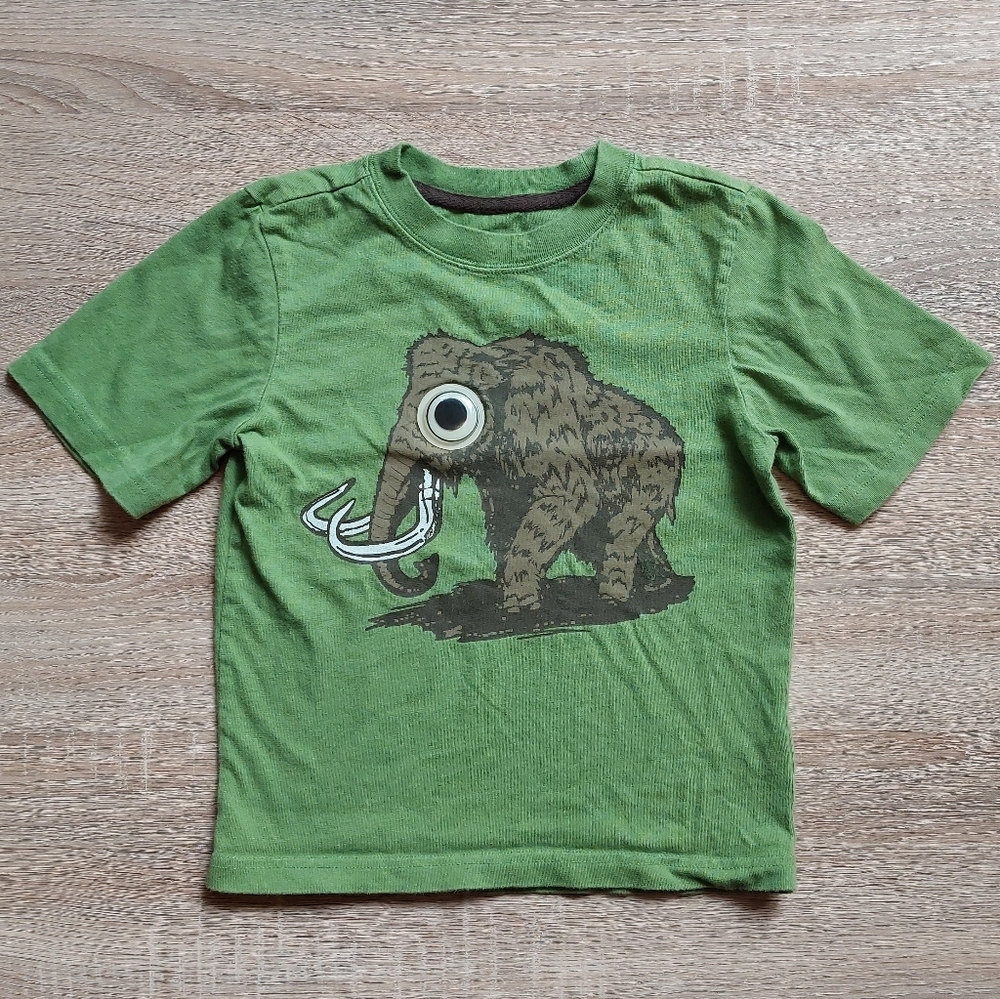 2010 (v)guc Crazy 8 Wooly Mamouth tee - Picture 2 of 9
